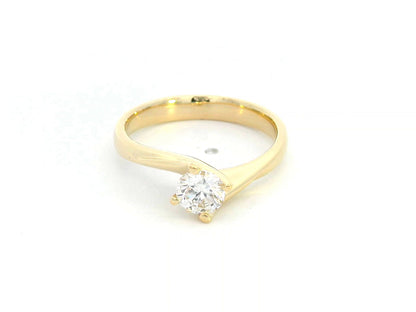 18K yellow gold twist band ring with a 0.47-carat round diamond."