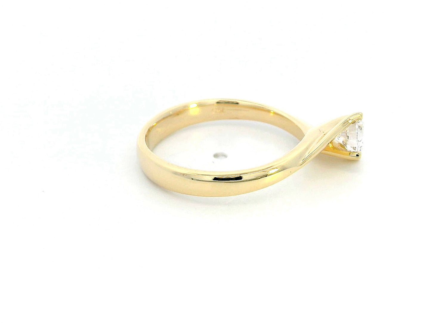 18K yellow gold twist band ring with a 0.47-carat round diamond."