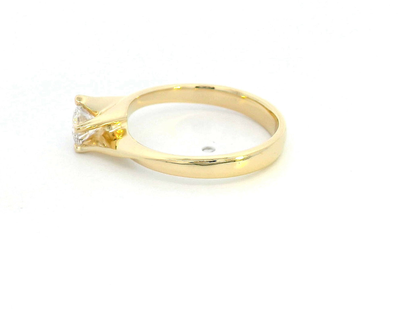 18K yellow gold twist band ring with a 0.47-carat round diamond."