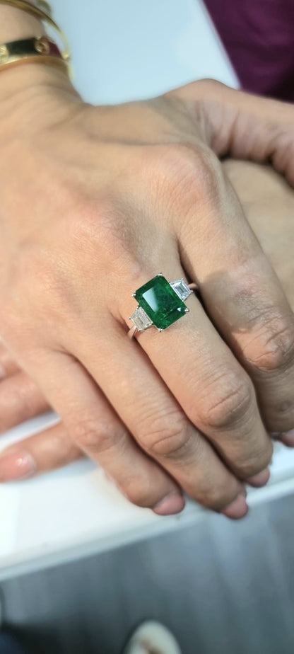 18K Gold Emerald Cut Emerald Ring – 3.47 Carat with Tapered Baguette Diamonds