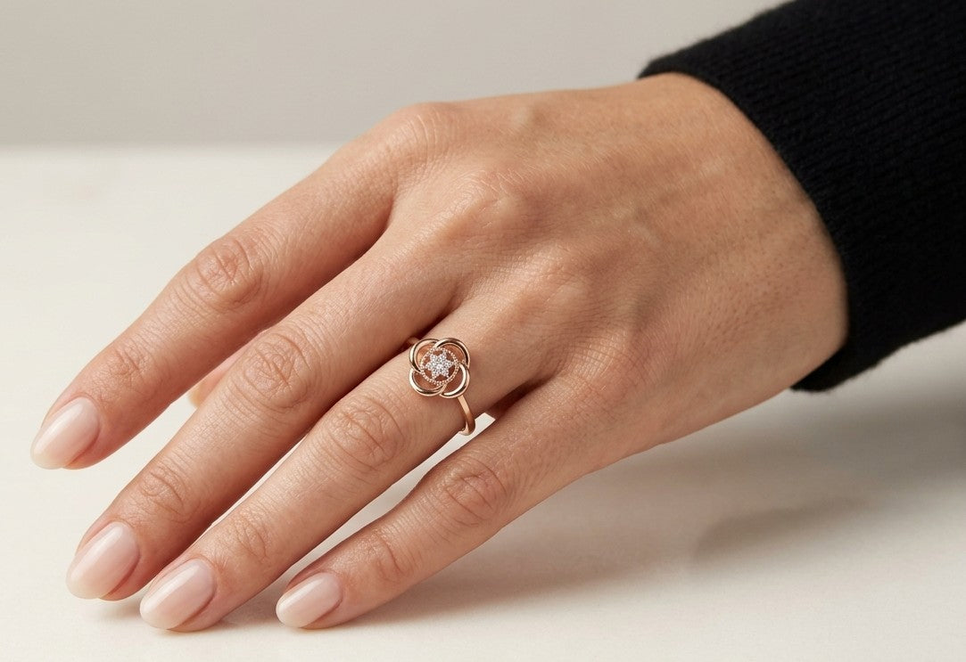 Diamond Flower Ring in 18K Yellow Gold