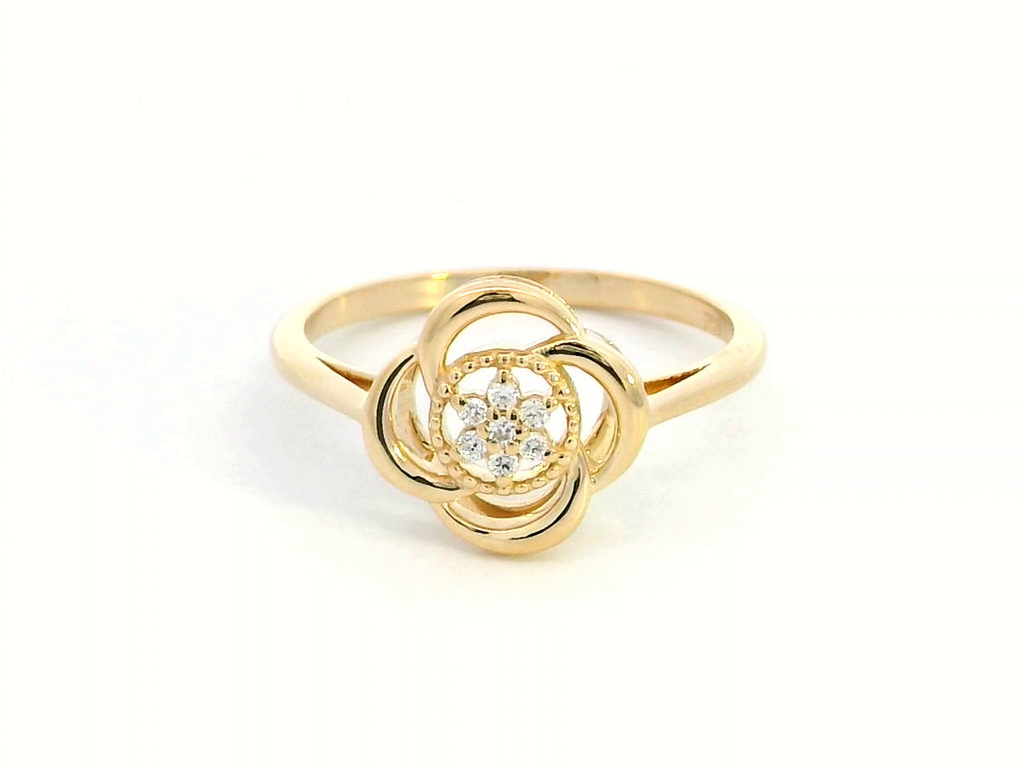 Elegant 18K Gold Floral Diamond Ring – 0.05 Carat Cluster Bloom Design