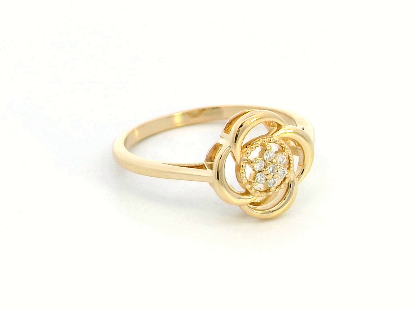 Elegant 18K Gold Floral Diamond Ring – 0.05 Carat Cluster Bloom Design