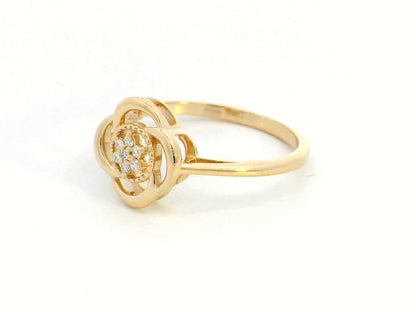 Elegant 18K Gold Floral Diamond Ring – 0.05 Carat Cluster Bloom Design