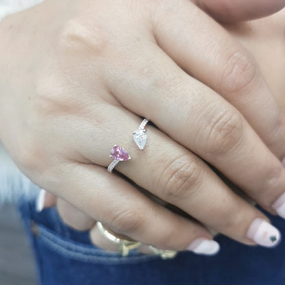 Elegant 18K gold Toi et Moi ring featuring a 0.46 carat pear-cut pink sapphire and a pear-cut diamond, with a total diamond weight of 0.42 carats, including accent diamonds on the band. A timeless and romantic fine jewelry piece.