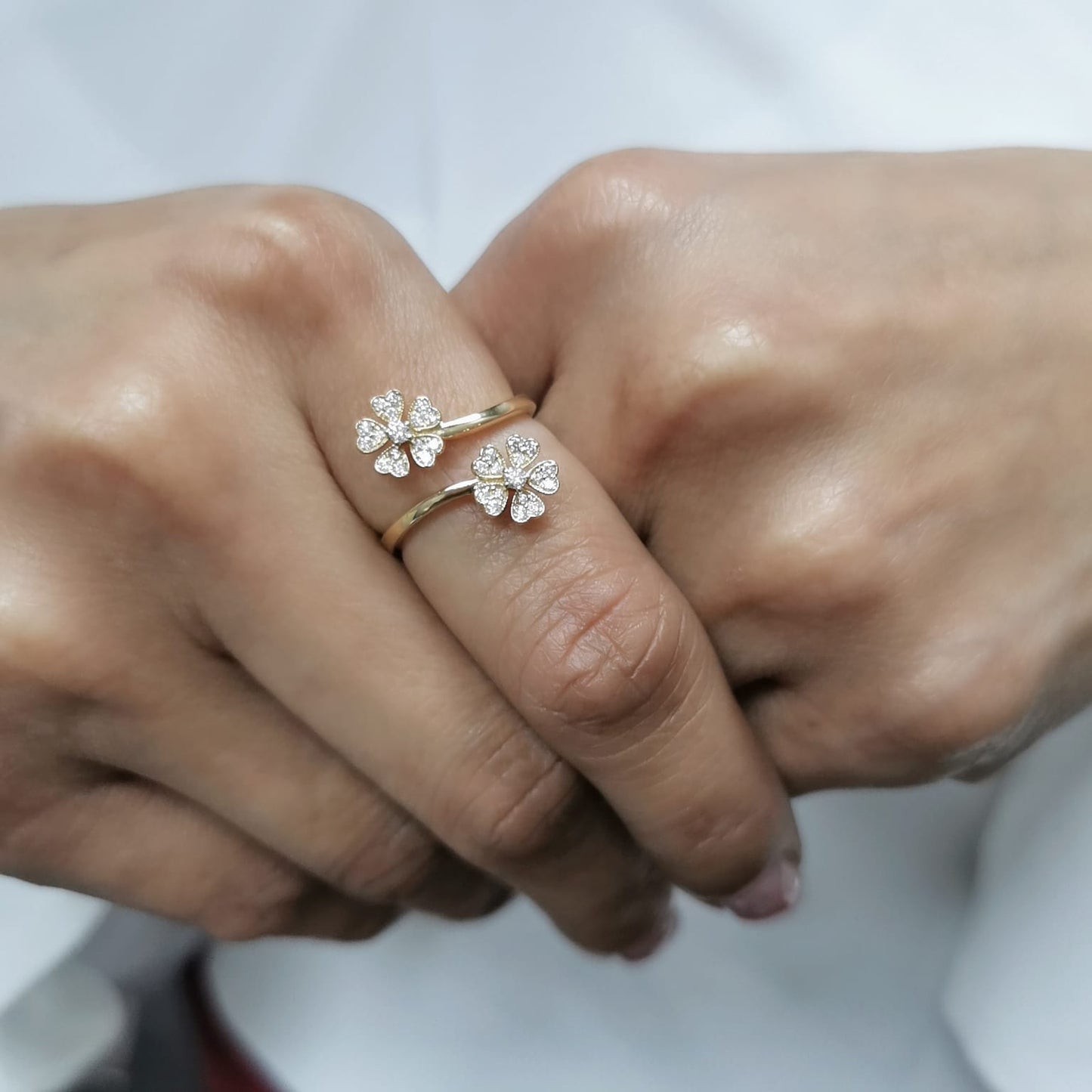 18K gold clover diamond ring with 0.25 carats of natural diamonds in an open, adjustable design. Elegant floral-inspired fine jewelry.