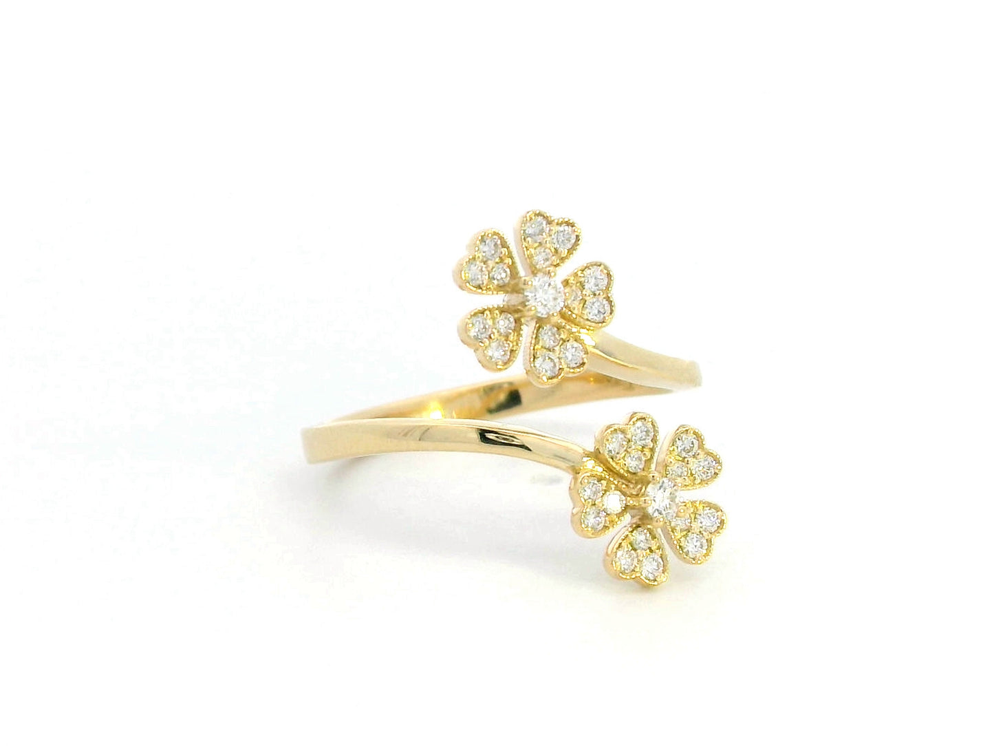 18K gold clover diamond ring with 0.25 carats of natural diamonds in an open, adjustable design. Elegant floral-inspired fine jewelry.