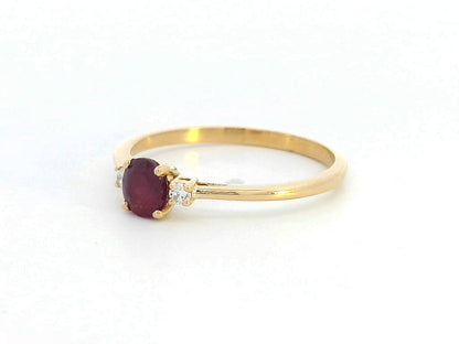 18K gold ruby and diamond ring featuring a 0.47-carat oval ruby with two round diamonds (0.05ct) in a classic minimalist setting – fine jewelry for engagement, anniversary, or gifting.