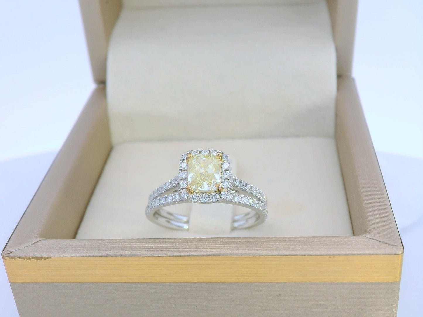 1.03 Carat Yellow Diamond Halo Engagement Ring with Matching Wedding Band in 18K Gold – Luxury Bridal Set with 0.59 Carat Diamonds