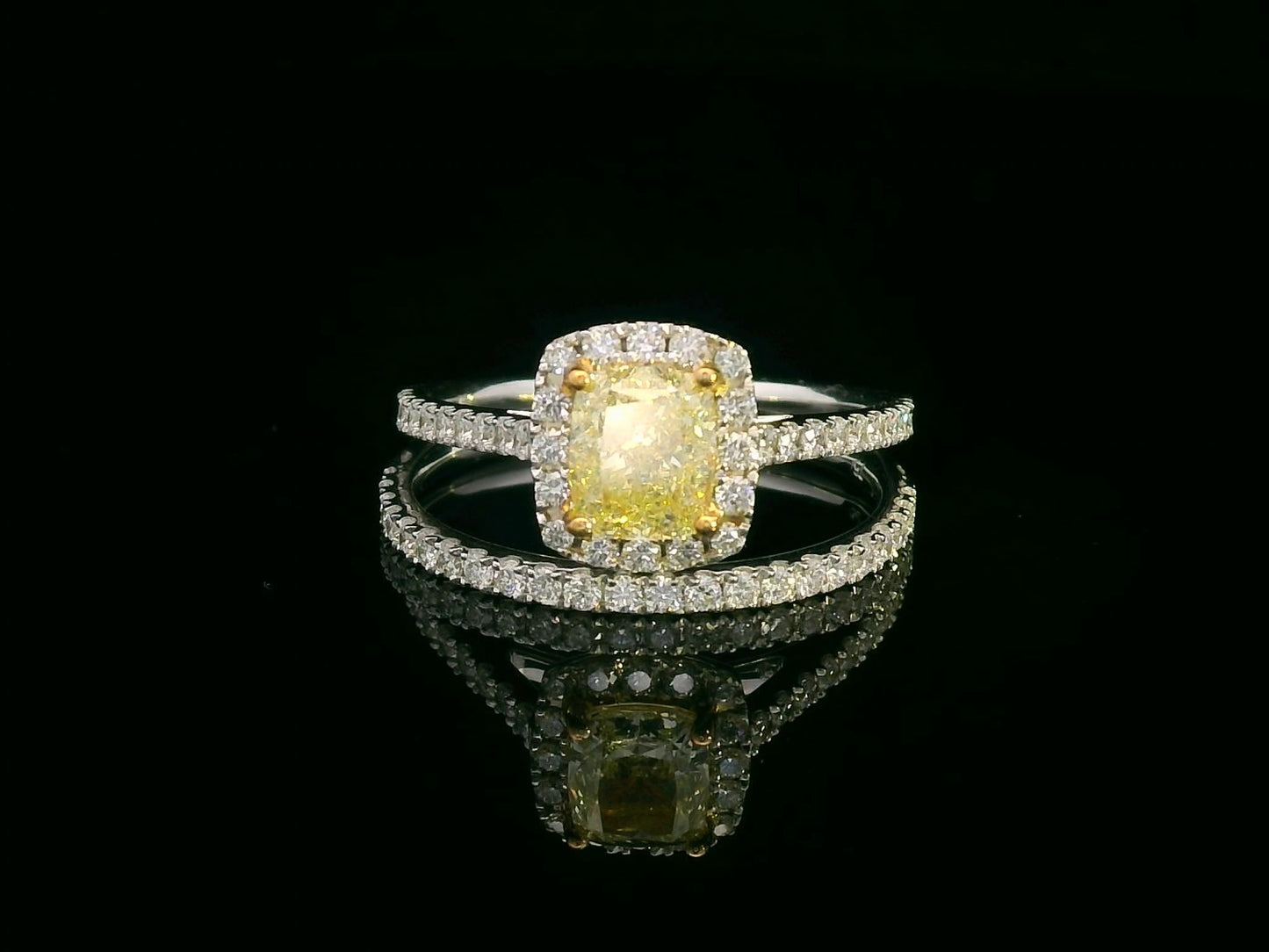 1.03 Carat Yellow Diamond Halo Engagement Ring with Matching Wedding Band in 18K Gold – Luxury Bridal Set with 0.59 Carat Diamonds