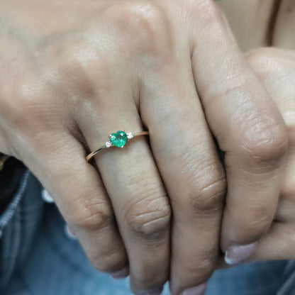 18K Yellow Gold Heart-Shaped Emerald & Diamond Ring with 0.33 Carat Green Emerald and 0.03 Carat Diamonds