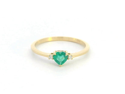 18K Yellow Gold Heart-Shaped Emerald & Diamond Ring with 0.33 Carat Green Emerald and 0.03 Carat Diamonds