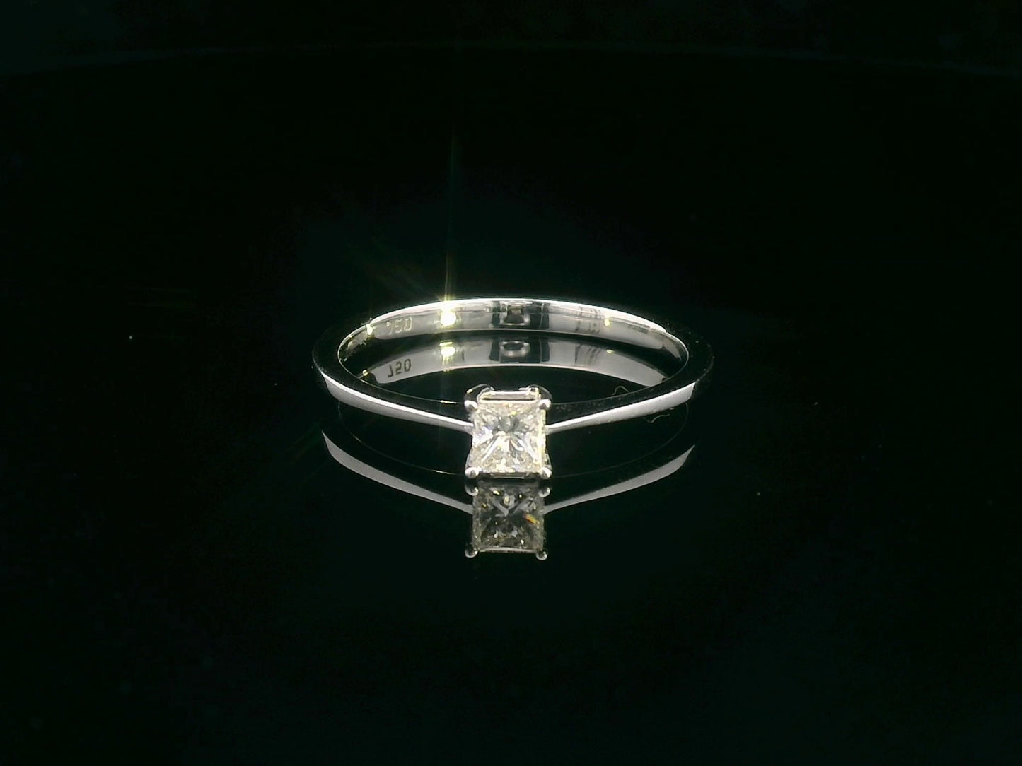 0.23 Carat Princess Cut Diamond Solitaire Ring in 18K White Gold with a classic four-prong setting – perfect for engagements and anniversaries.