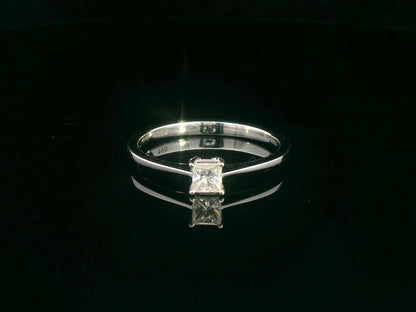 0.23 Carat Princess Cut Diamond Solitaire Ring in 18K White Gold with a classic four-prong setting – perfect for engagements and anniversaries.