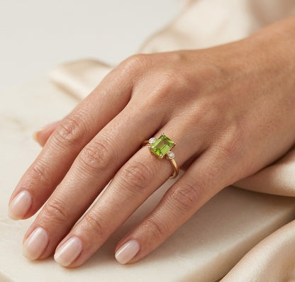 Peridot and Diamond Ring in 18K Yellow Gold