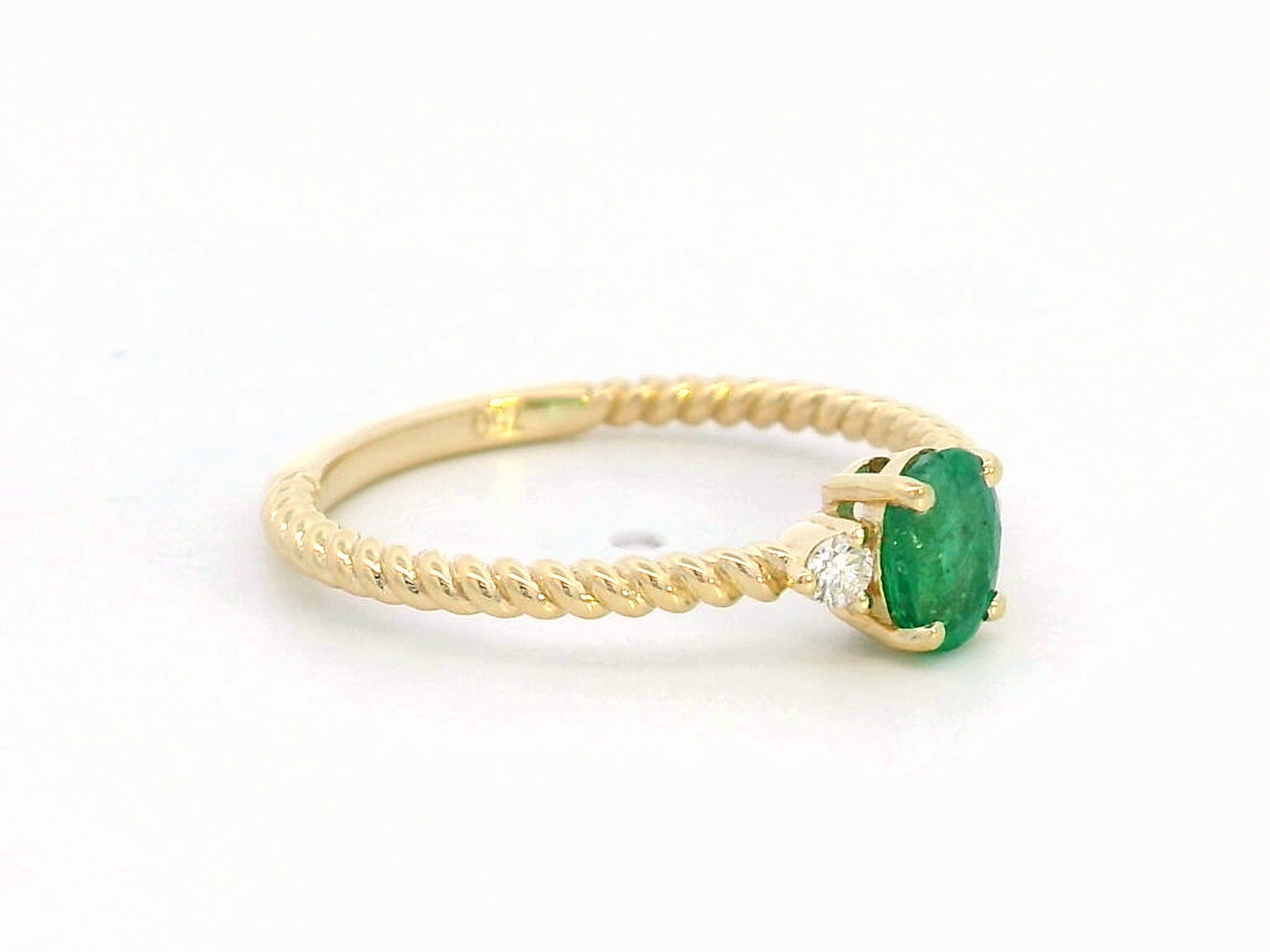18K gold twisted band emerald and diamond ring featuring a 0.44-carat oval emerald and 0.07-carat diamonds – perfect for stacking, engagement, or as a May birthstone ring