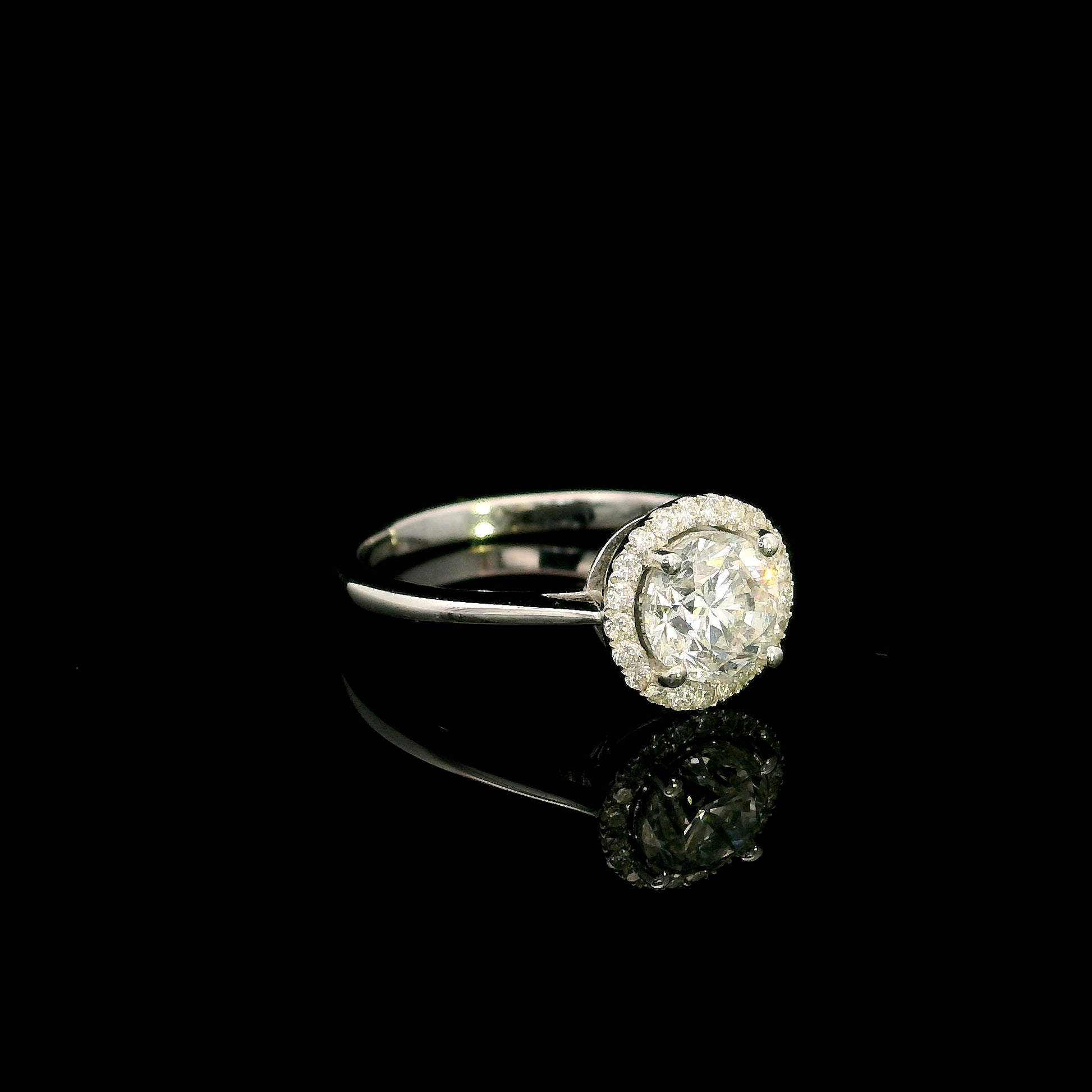 18K white gold round diamond halo engagement ring with a 0.98 carat IGI certified centre diamond and sparkling diamond halo.