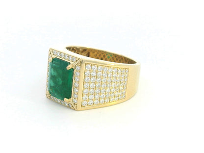 18K yellow gold men’s ring with 2.60 carat emerald center and 1.00 carat pavé diamonds