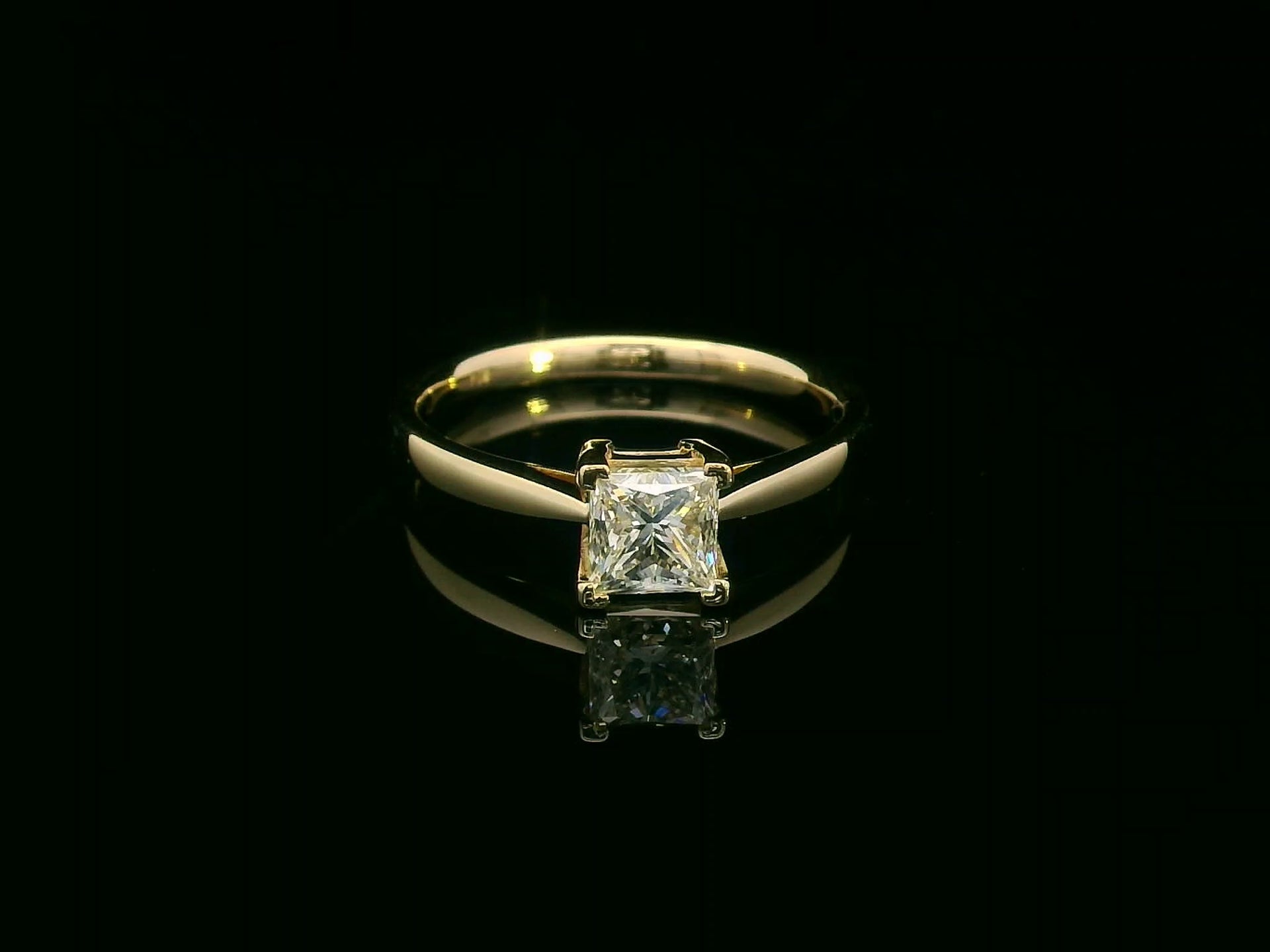 1.01 Carat Princess Cut Diamond Solitaire Engagement Ring | 18K Gold | Classic and Elegant Design