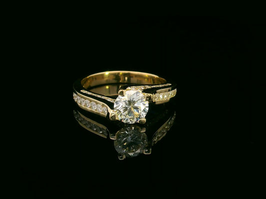 1.00ct round-cut diamond engagement ring in 18K yellow gold with 0.84ct channel-set side diamonds