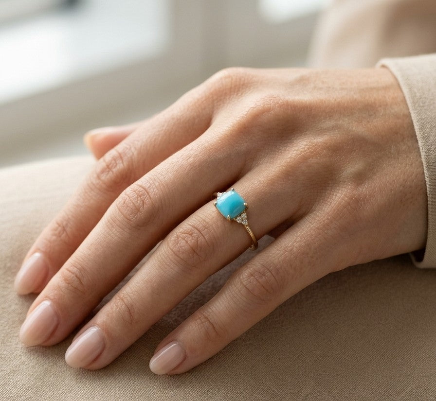 Turquoise and Diamond Ring in 18K Yellow Gold