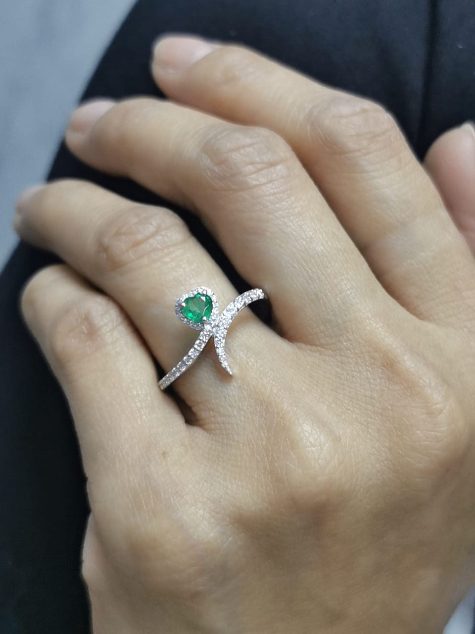 Heart-shaped emerald bypass ring in 18K white gold with diamond halo

