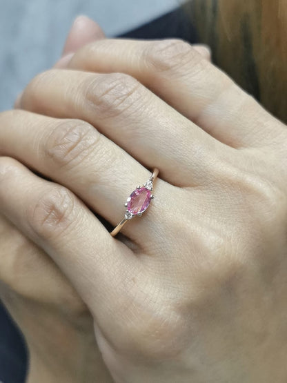 Oval pink sapphire and diamond ring in 18K rose gold

