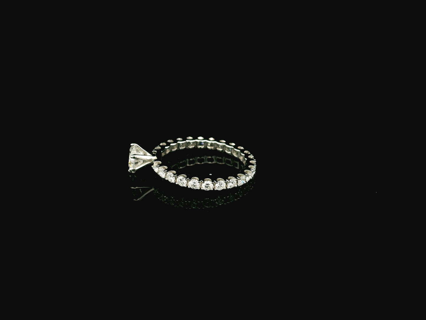 1 carat diamond engagement ring in 18K white gold with full diamond band IGI certified Emirates Diamonds
