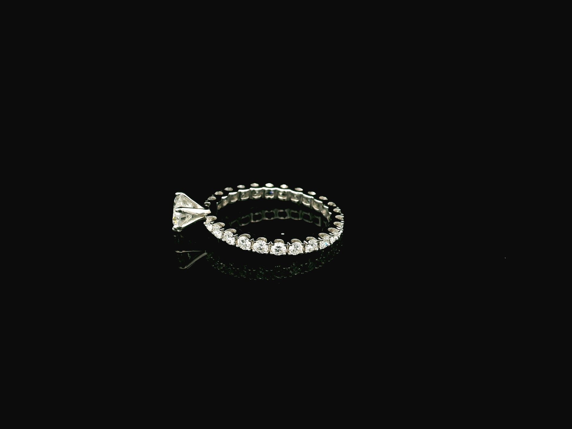 1 carat diamond engagement ring in 18K white gold with full diamond band IGI certified Emirates Diamonds