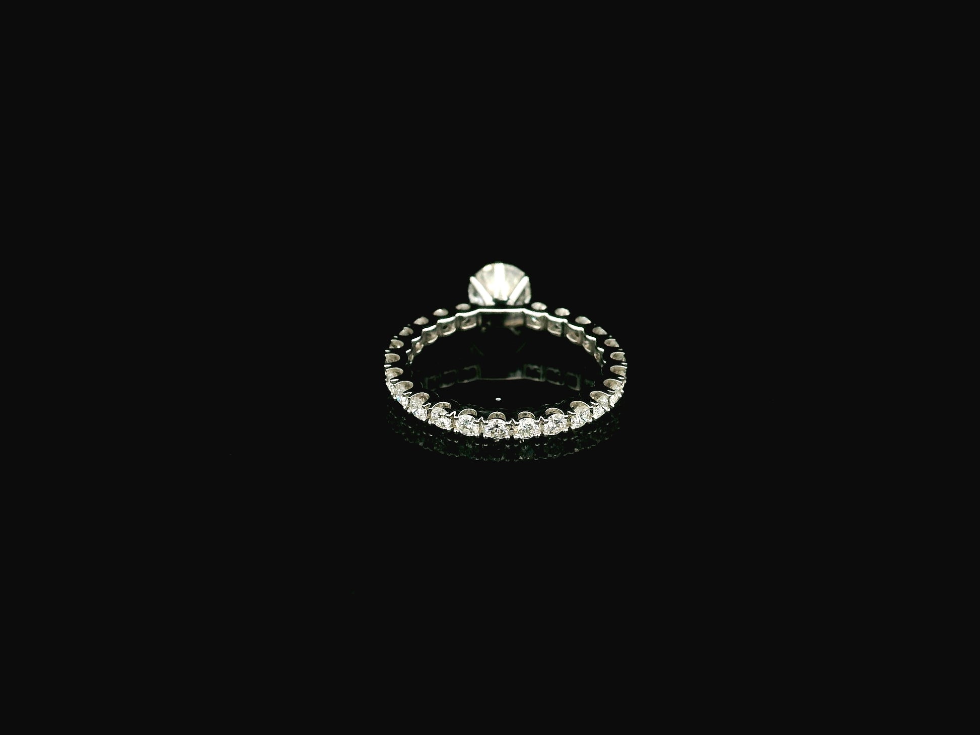 1 carat diamond engagement ring in 18K white gold with full diamond band IGI certified Emirates Diamonds
