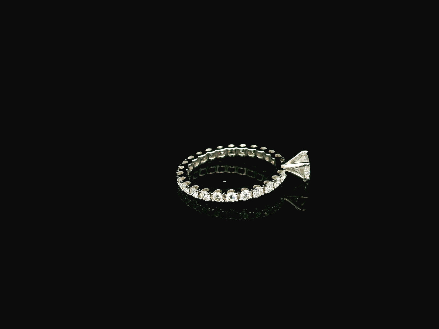 1 carat diamond engagement ring in 18K white gold with full diamond band IGI certified Emirates Diamonds