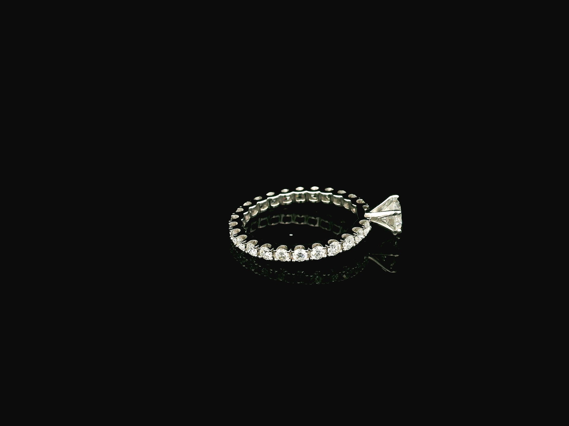1 carat diamond engagement ring in 18K white gold with full diamond band IGI certified Emirates Diamonds