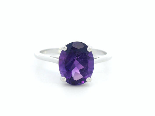 18K White Gold Solitaire Ring with 2.61 Carat Oval Amethyst – Minimalist Design