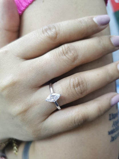 18K white gold solitaire engagement ring with 1.01 carat marquise diamond, D color, IGI certified
