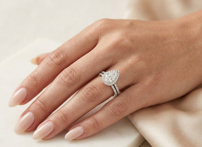 Pear Shaped Diamond Bridal Set – Engagement Ring & Wedding Band in 18K White Gold