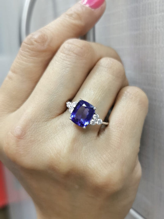 18K White Gold Cushion-Cut Tanzanite Ring with three Diamonds on the shoulder – 3.50ct center stone and 0.33ct round diamonds