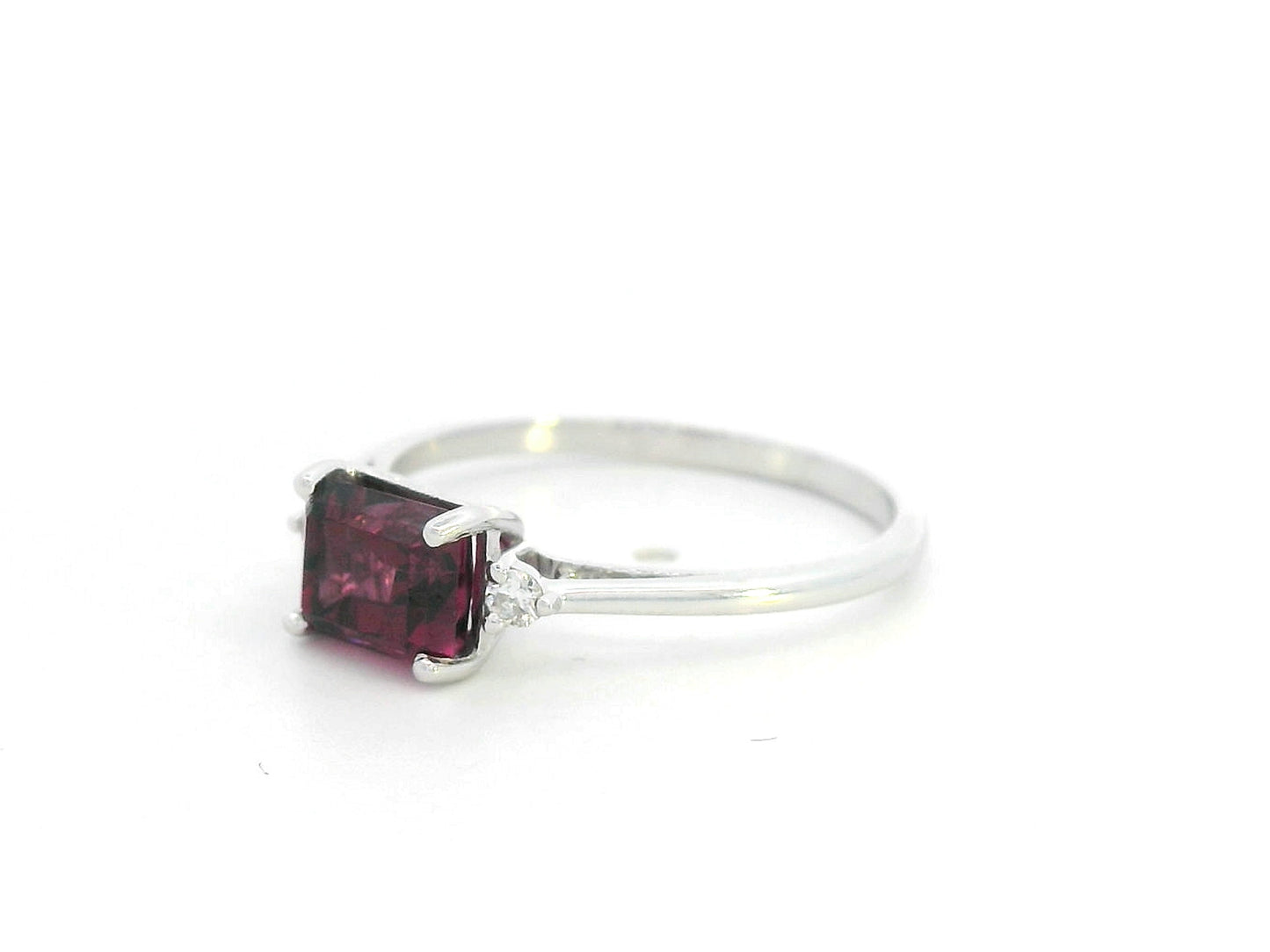 Elegant 18K white gold Rhodolite and diamond statement ring
