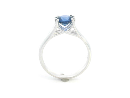 18K White Gold Round-cut Blue Sapphire Solitaire Ring.