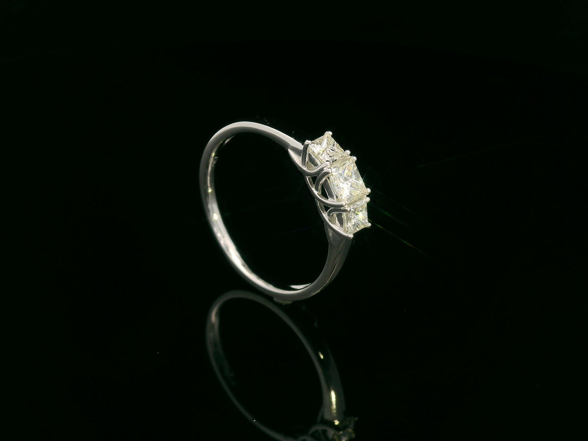 Three Stone Princess Cut Diamond Ring 18K White Gold l Emirates Diamonds – Emiratesdiamonds