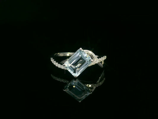 18k white gold ring with 1.24ct emerald-cut aquamarine & 0.12ct diamonds on straight and twisting split-shank – certificate included