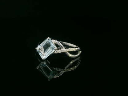 18k white gold ring with 1.24ct emerald-cut aquamarine & 0.12ct diamonds on straight and twisting split-shank – certificate included
