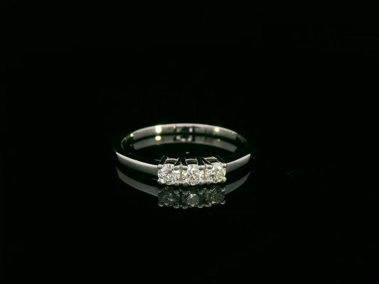 18k white gold trilogy ring with 0.26ct three round brilliant diamonds – certificate included