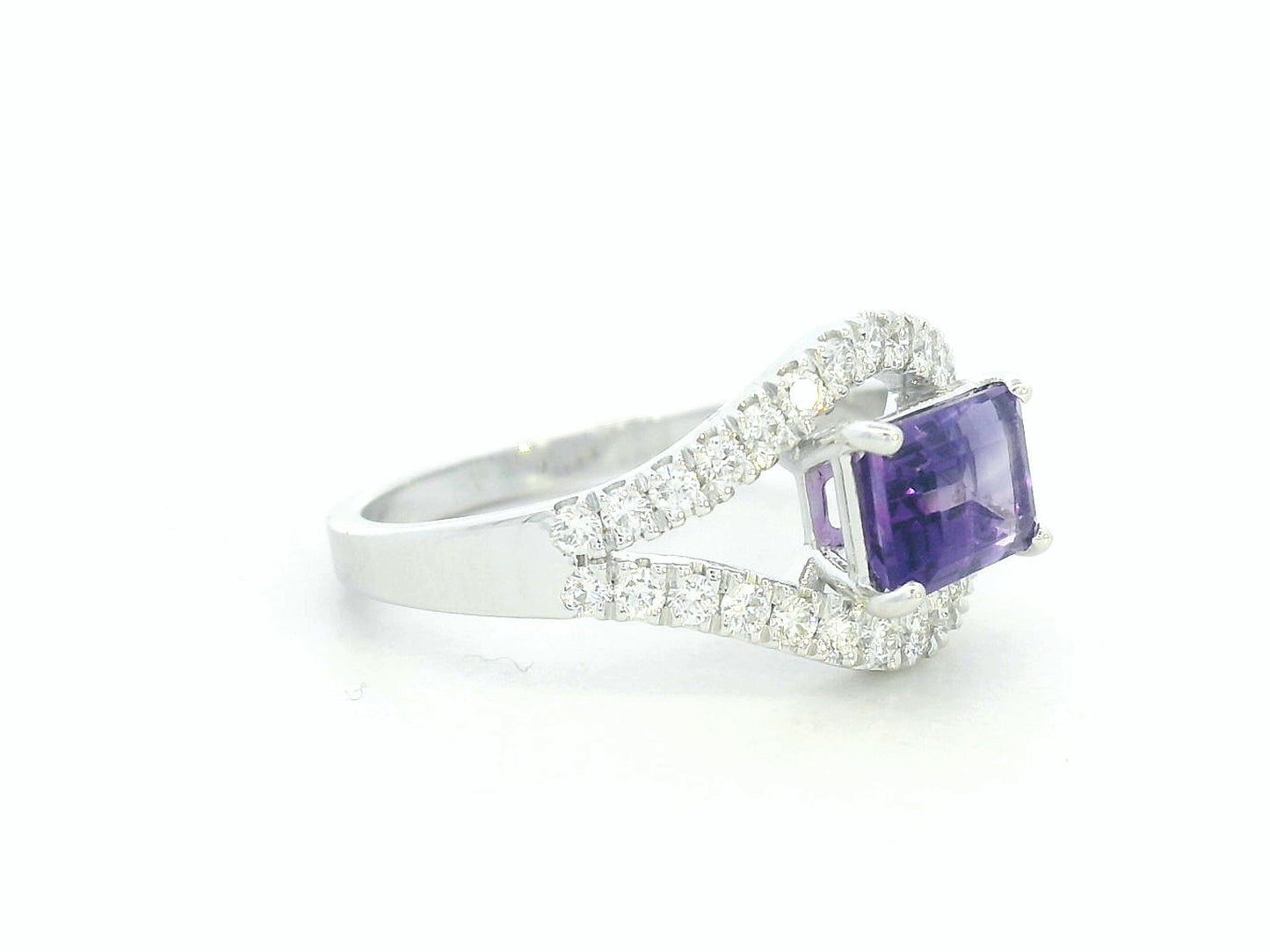 18k white gold ring with 1.02ct emerald-cut amethyst & 0.41ct diamonds on split-shank band – certificate included