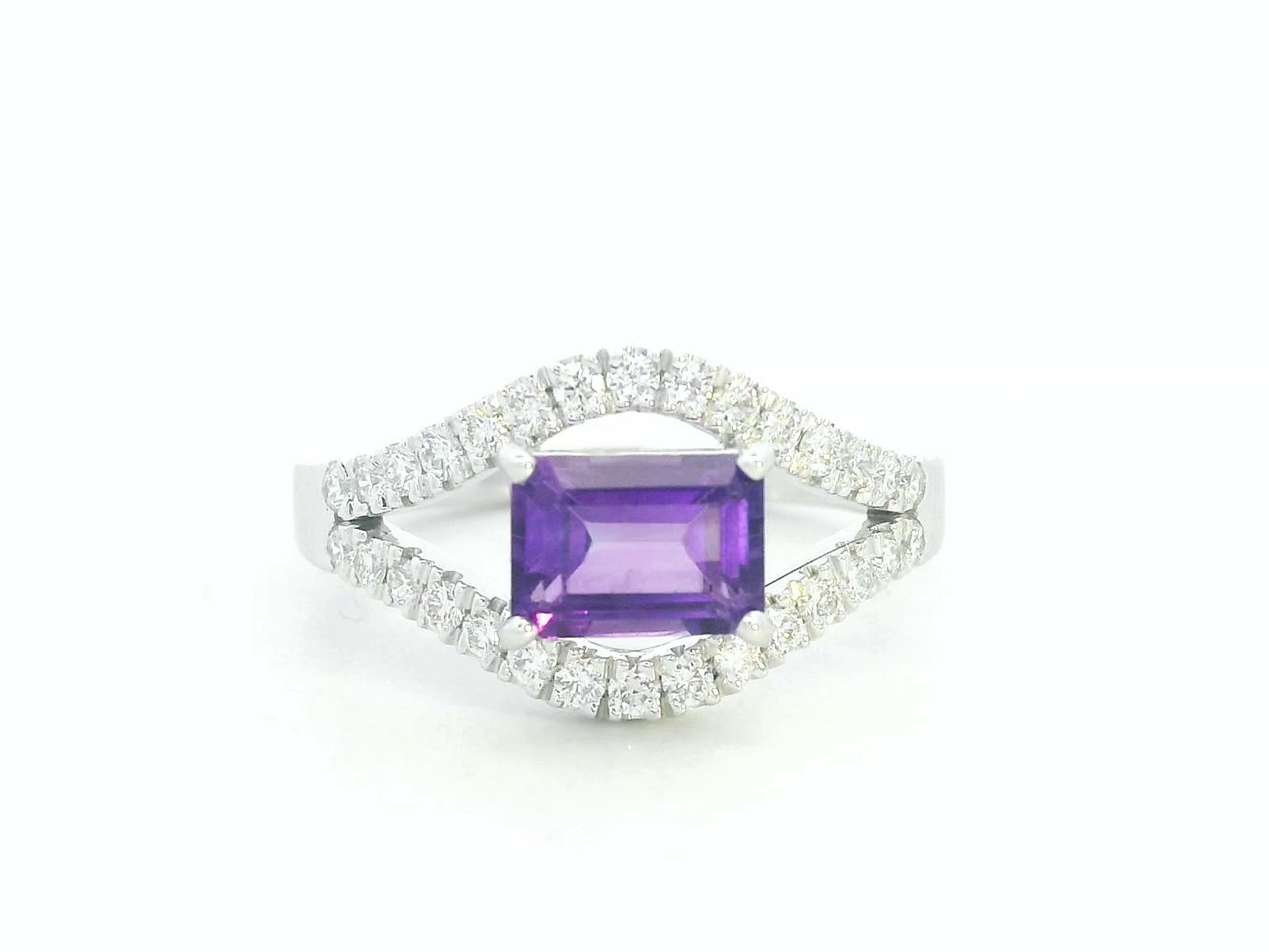 18k white gold ring with 1.02ct emerald-cut amethyst & 0.41ct diamonds on split-shank band – certificate included