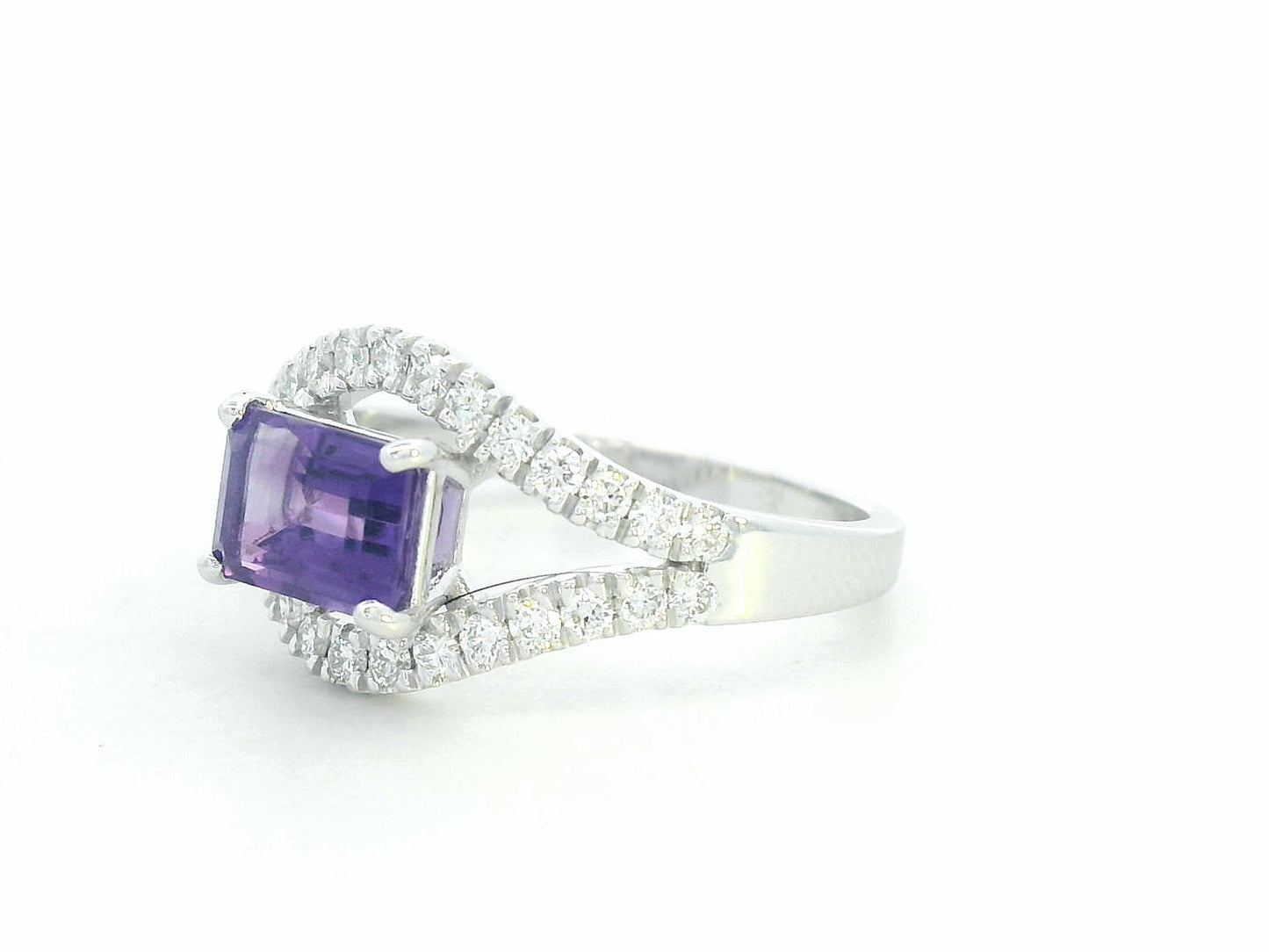 18k white gold ring with 1.02ct emerald-cut amethyst & 0.41ct diamonds on split-shank band – certificate included
