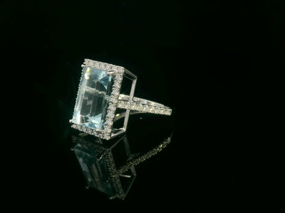 18k White Gold 7.66 carat Emerald-Cut Aquamarine with Diamond Halo, Cocktail Ring