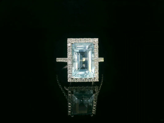 18k White Gold 7.66 carat Emerald-Cut Aquamarine with Diamond Halo, Cocktail Ring
