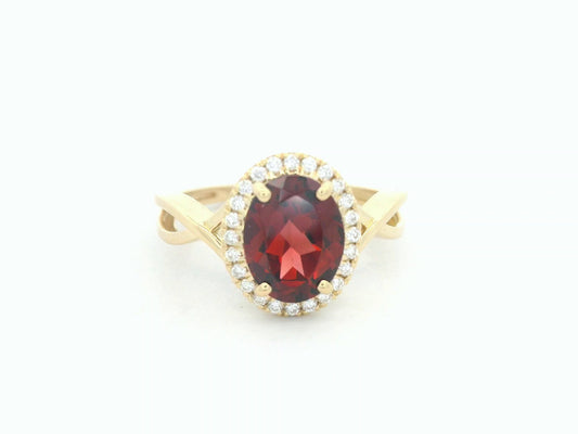 18k yellow gold ring with 2.01ct oval garnet & 0.14ct diamond halo – certificate included