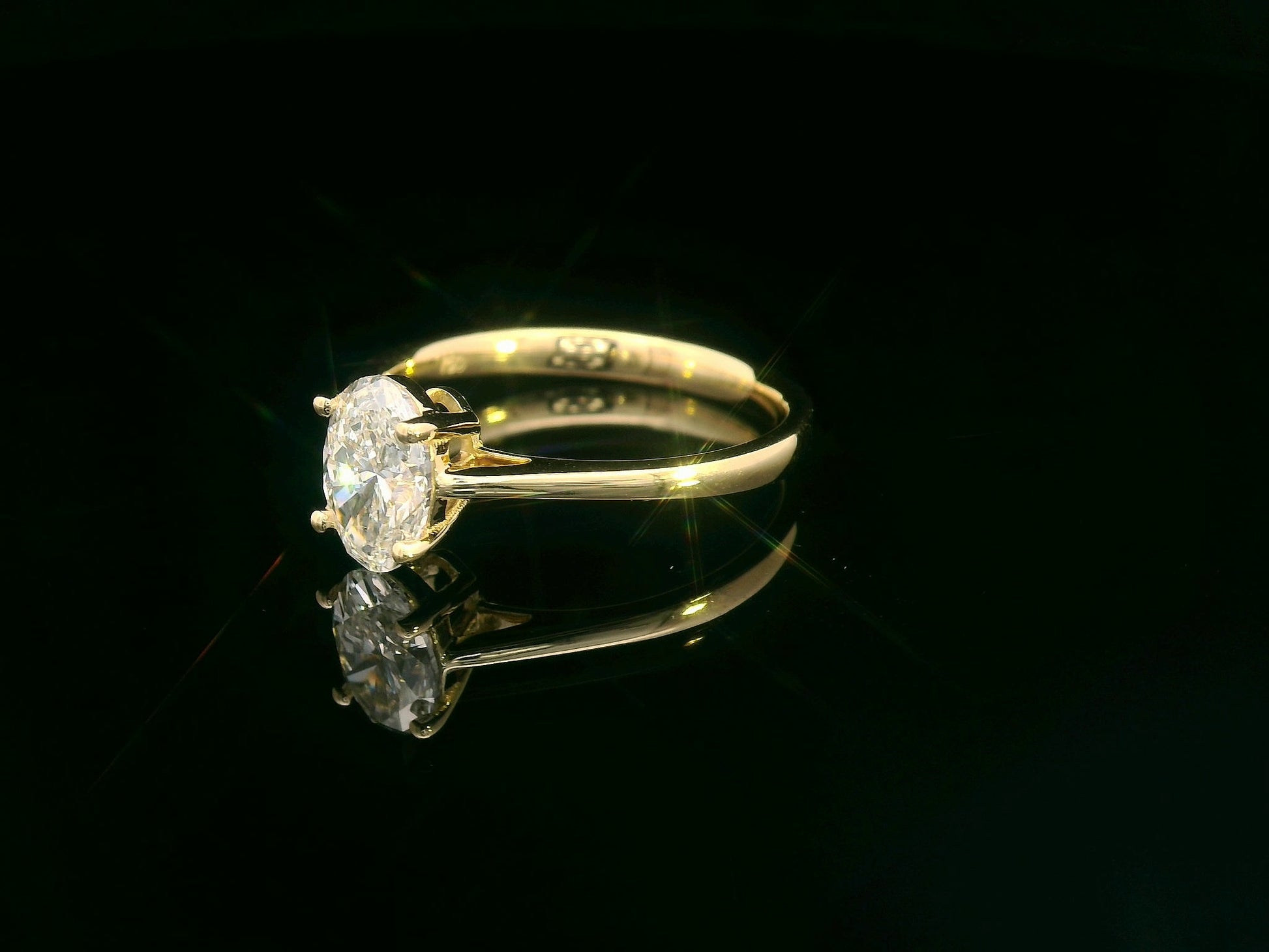 1.01ct Oval-Cut Solitaire Diamond Ring in 18k Yellow Gold, SI1 F Color, IGI Certified, Prong-Set Engagement Jewelry