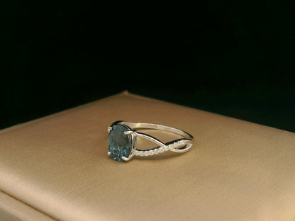 18K white gold ring featuring a 1.58ct London Blue Topaz with 0.11ct diamonds set along a twisted split-shank band.